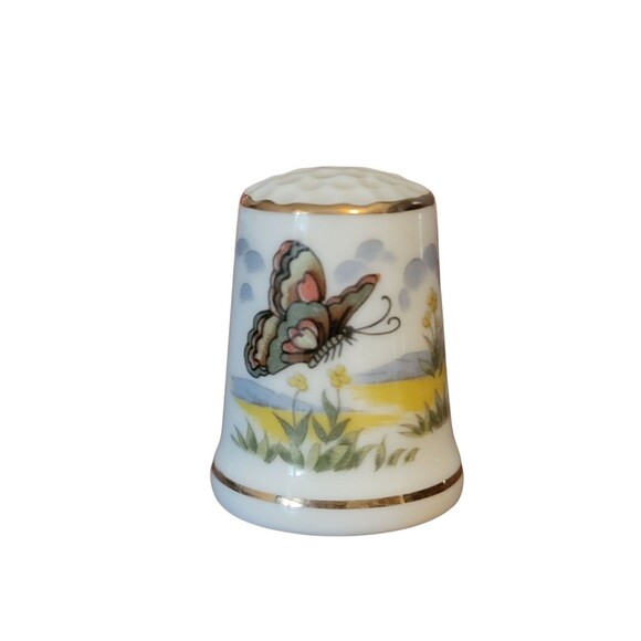 Vintage White Thimble Butterfly And Meadow Made in Japan Bone China - Picture 1 of 6